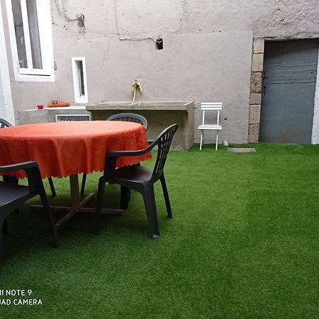 Le Gite De Flavie Montpeyroux  Bagian luar foto