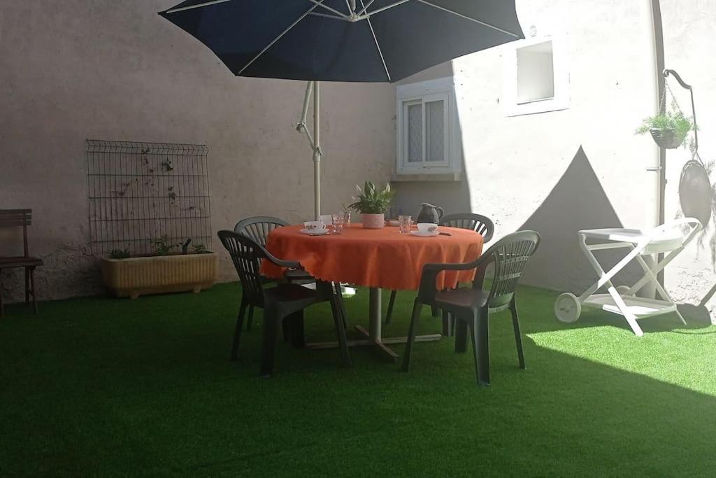 Le Gite De Flavie Montpeyroux  Bagian luar foto